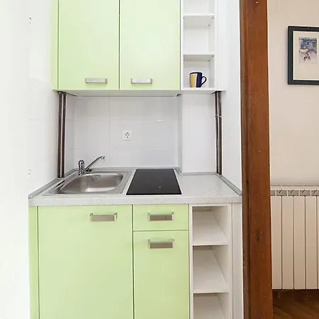 Apartment Ivo Mravicic House 1 Tucepi