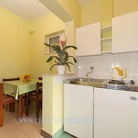 Apartment Ivo Mravicic House 1 Tucepi