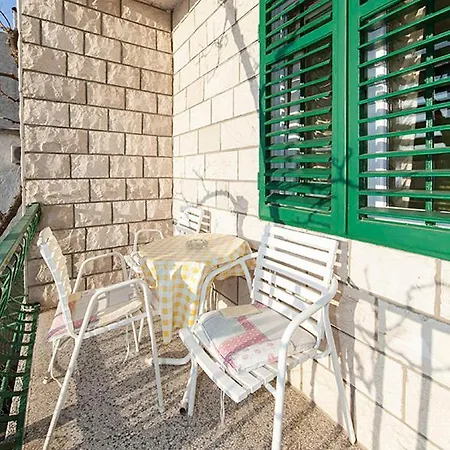 Apartment Ivo Mravicic House 1 Tucepi